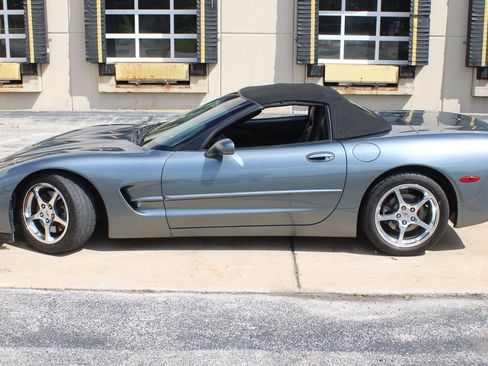 Used 2004 Chevrolet Corvette Convertible w/ Preferred Equipment Group RWD image 23