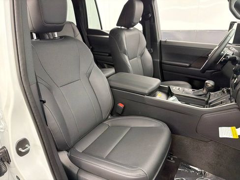 Used 2025 Lexus GX 550 w/ Cold Area Package AWD/4WD image 30