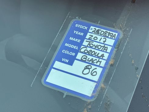 Used 2017 Toyota Corolla LE FWD image 21