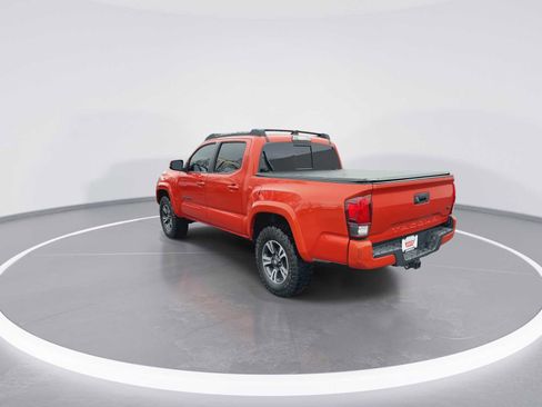 Used 2018 Toyota Tacoma TRD Sport image 6
