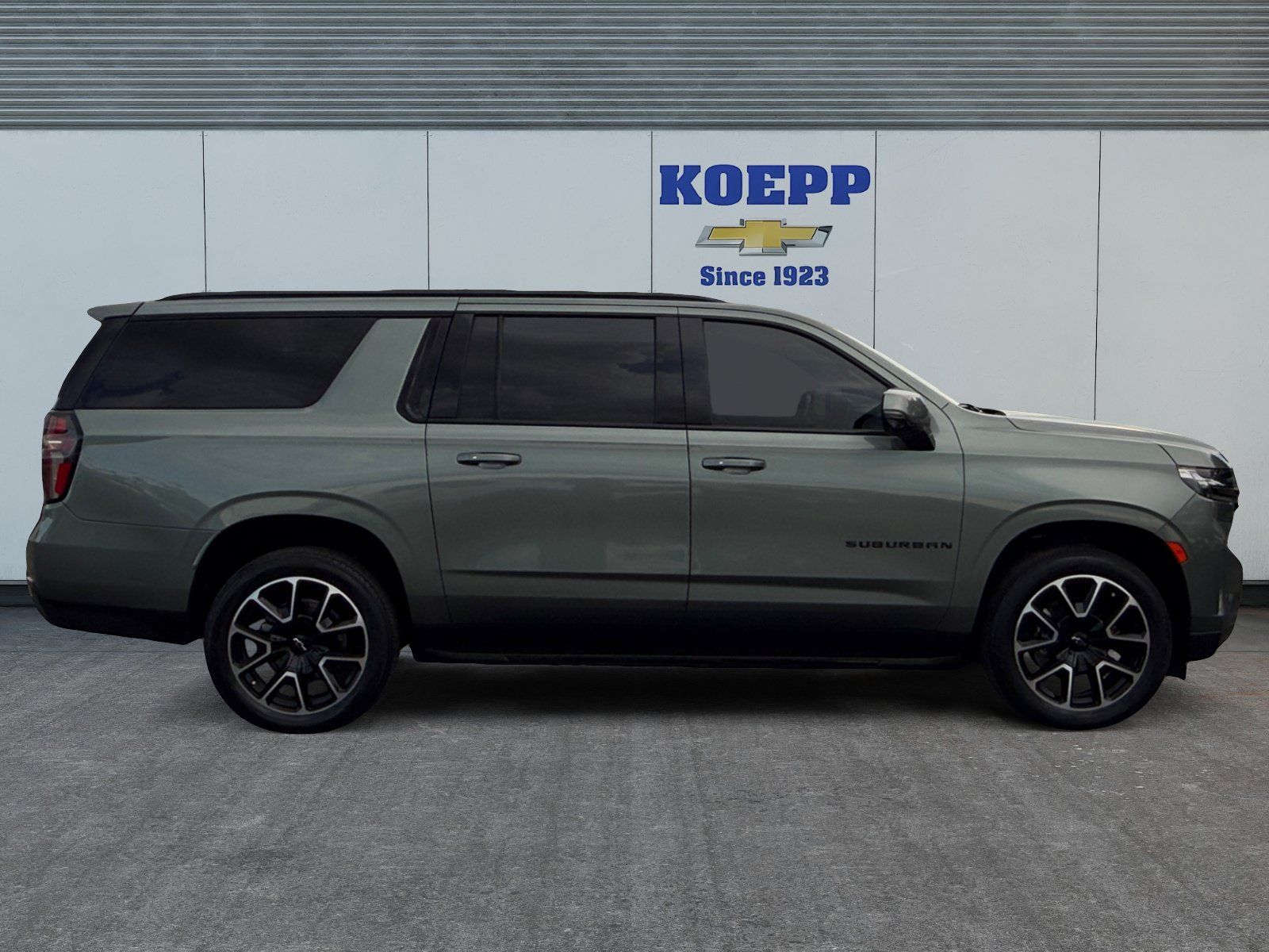 Used 2023 Chevrolet Suburban RST w/ Luxury Package RWD image 6