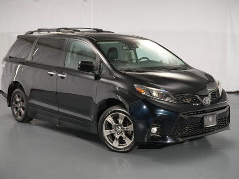 Used 2020 Toyota Sienna SE FWD image 16