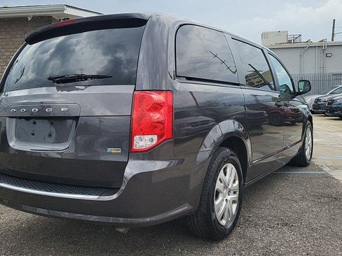 Used 2019 Dodge Grand Caravan SE FWD image 10