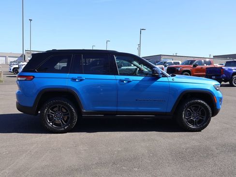 Used 2024 Jeep Grand Cherokee Trailhawk w/ Luxury Tech Group III image 9