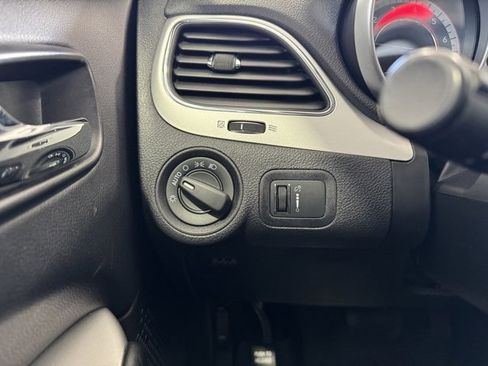 Used 2016 Dodge Journey SE w/ Flexible Seating Group image 17