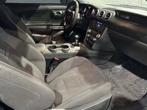 Used 2022 Ford Mustang Coupe image 6