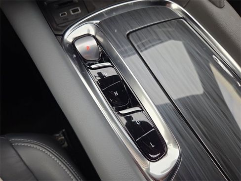 Used 2024 Buick Enclave Essence w/ Sport Touring Edition image 18