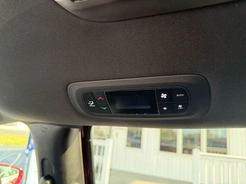 Used 2018 Chrysler Pacifica Touring-L w/ Premium Audio Group image 34