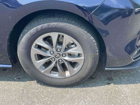 Certified 2025 Toyota Sienna XLE FWD image 11