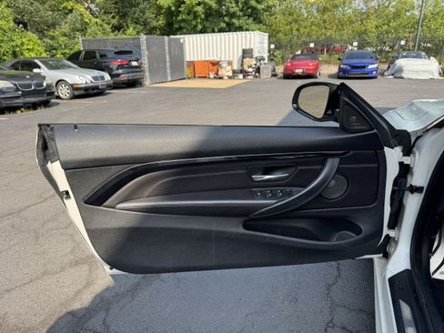 Used 2018 BMW M4 Convertible RWD image 20