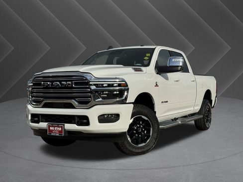 Used 2025 RAM 2500 Laramie AWD/4WD image 2