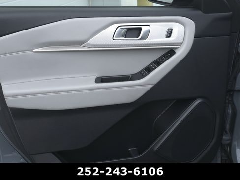 Used 2025 Ford Explorer Active w/ Active Comfort Package RWD image 30