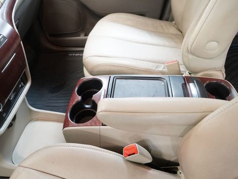 Used 2014 Toyota Sienna XLE w/ Entertainment Package image 22