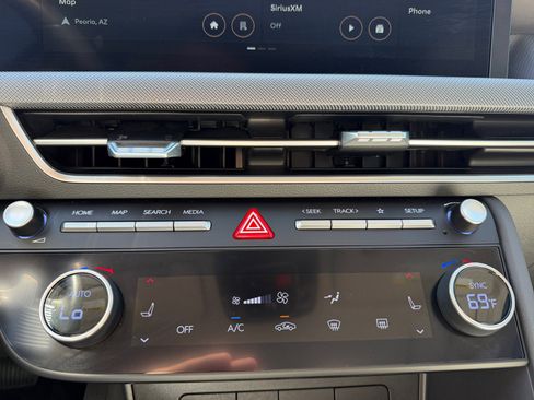 Used 2024 Hyundai Sonata SEL w/ Convenience Package FWD image 10