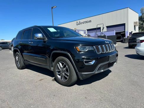 Used 2019 Jeep Grand Cherokee Limited w/ Luxury Group II image 3
