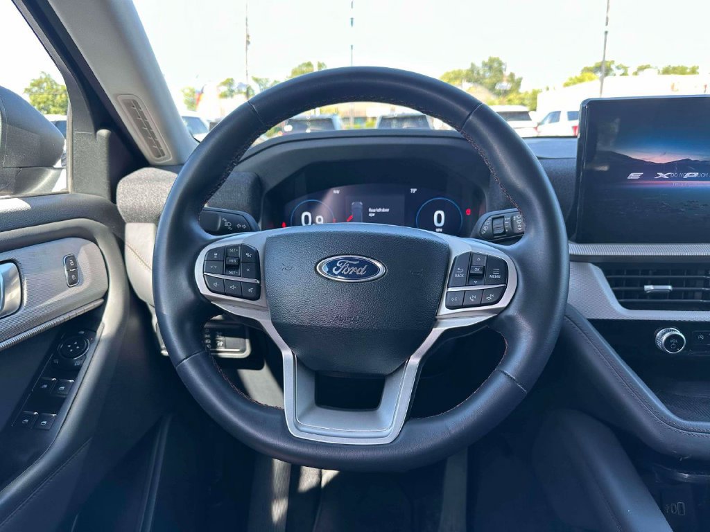 Used 2025 Ford Explorer Active AWD/4WD image 15