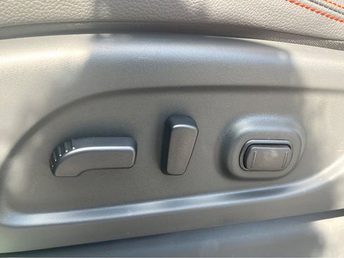 Used 2024 Nissan Titan PRO-4X w/ Pro-4x Convenience Package image 21