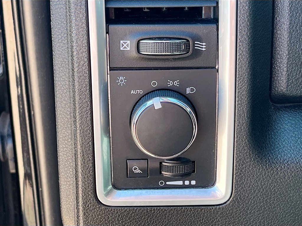 Used 2024 RAM 1500 Classic SLT AWD/4WD image 10