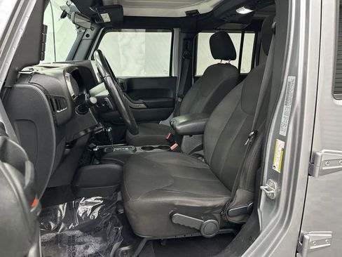 Used 2017 Jeep Wrangler Unlimited Sport w/ Connectivity Group AWD/4WD image 9