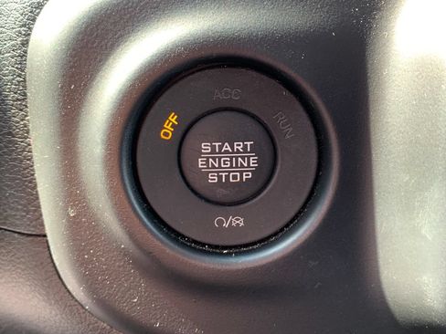 Used 2023 Jeep Gladiator Sport AWD/4WD image 22