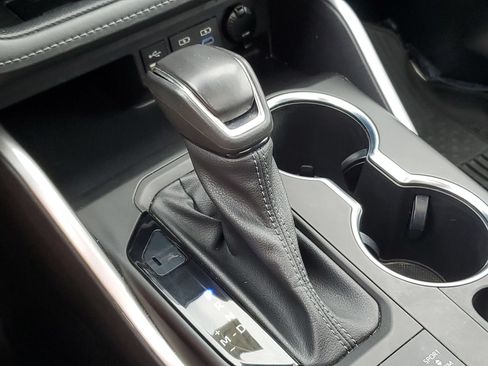 Used 2022 Toyota Highlander XLE AWD/4WD image 31