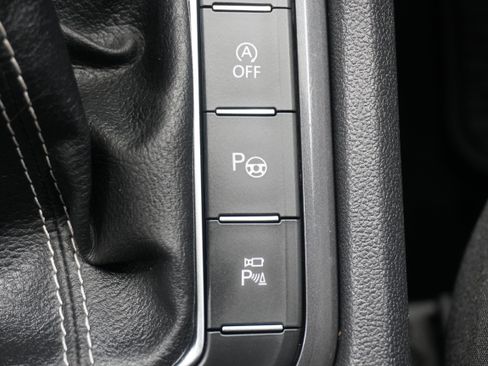 Used 2022 Volkswagen Tiguan SEL R-Line image 24