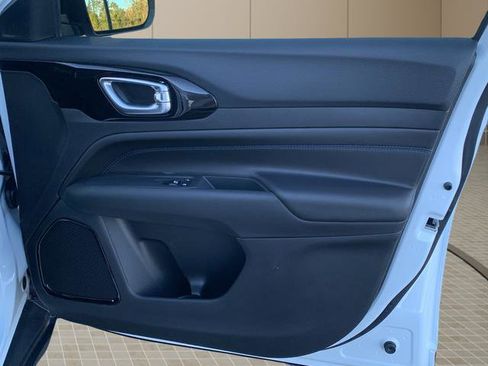 New 2026 Jeep Compass Latitude image 35