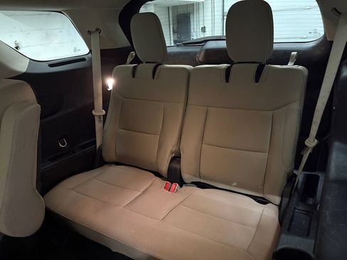Used 2023 Ford Explorer XLT AWD/4WD image 13