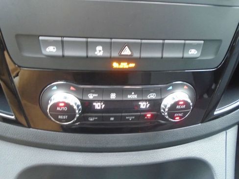 Used 2023 Mercedes-Benz Metris Metris Passenger Van Standard image 21