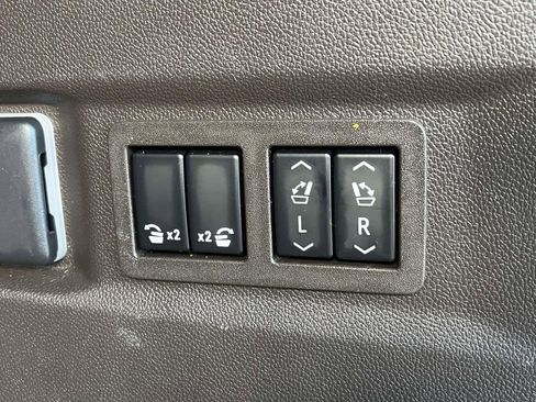 Used 2022 Chevrolet Tahoe LT w/ Luxury Package image 11