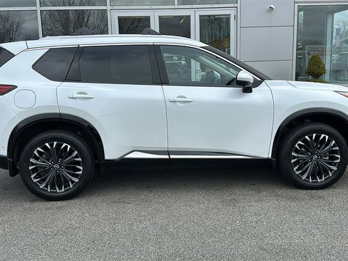 Certified 2024 Nissan Rogue Platinum w/ Platinum Premium Package image 27