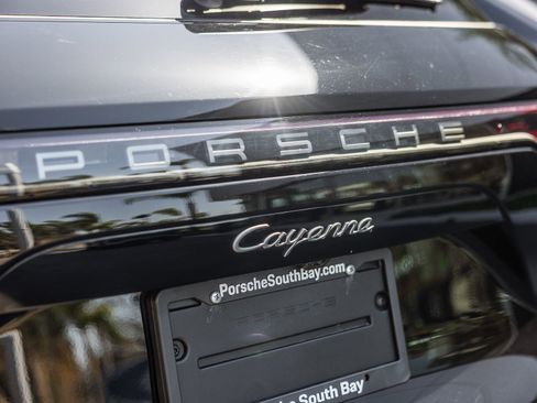 Certified 2023 Porsche Cayenne Platinum Edition AWD/4WD image 26