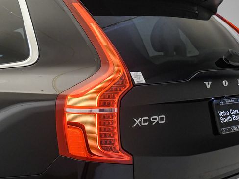 Certified 2023 Volvo XC90 B6 Ultimate w/ Protection Package Premier AWD/4WD image 12