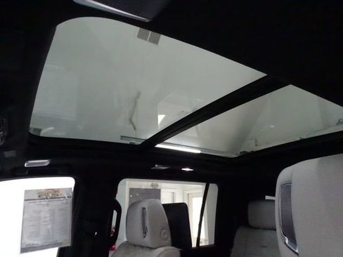 Used 2025 Cadillac Escalade ESV Sport Platinum AWD/4WD image 12