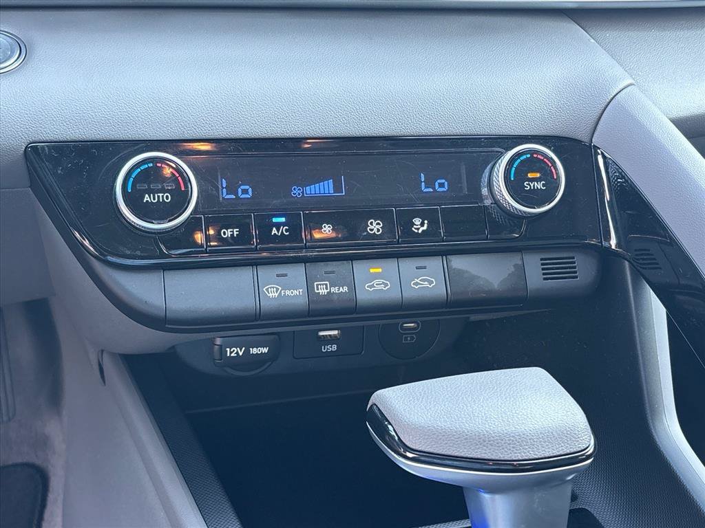 Used 2025 Hyundai Elantra Hybrid FWD image 18