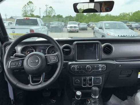 Used 2021 Jeep Gladiator Sport AWD/4WD image 3