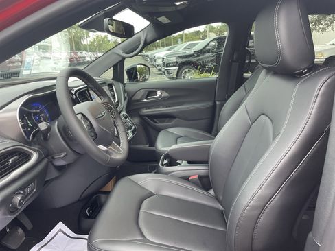 New 2026 Chrysler Pacifica Select image 12