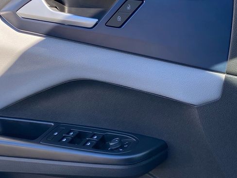 Used 2022 Volkswagen Taos SE w/ Panoramic Sunroof Package image 18