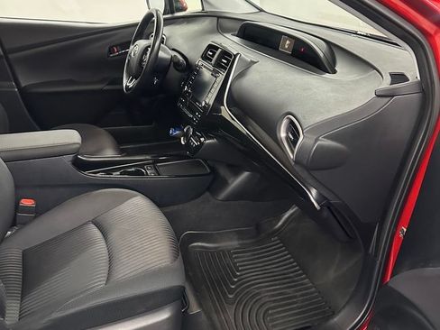 Used 2021 Toyota Prius Prime LE FWD image 29