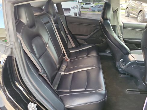 Used 2018 Tesla Model 3 Long Range image 17