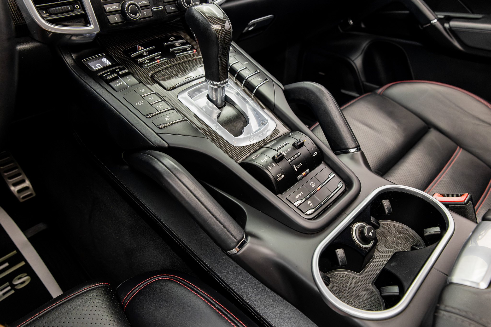 Used 2014 Porsche Cayenne Turbo S AWD/4WD image 48