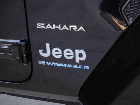 Used 2024 Jeep Wrangler Unlimited Sahara w/ Safety Group AWD/4WD image 9