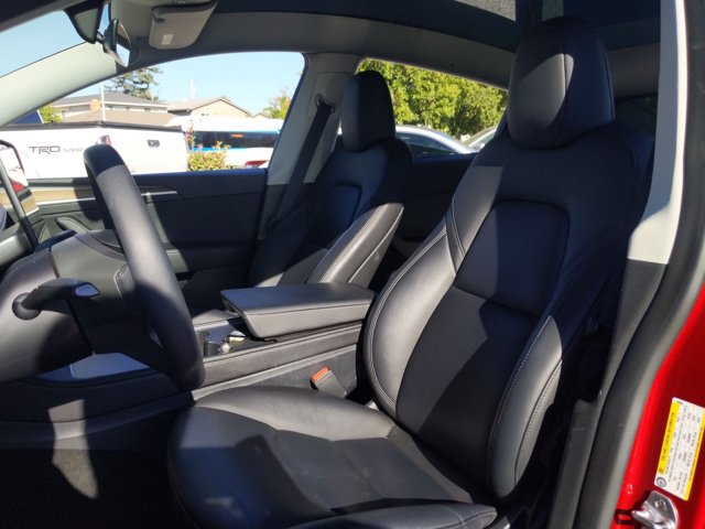 Used 2025 Tesla Model Y Long Range RWD image 15