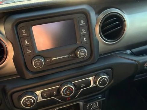 Used 2021 Jeep Gladiator Sport AWD/4WD image 11