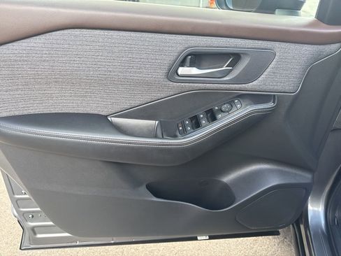 Used 2023 Nissan Rogue SV AWD/4WD image 19