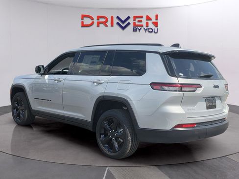 New 2025 Jeep Grand Cherokee L Altitude image 3