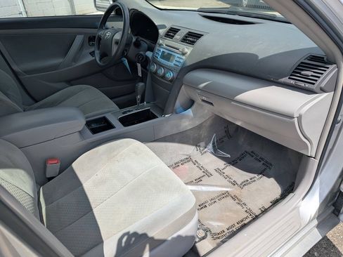 Used 2009 Toyota Camry LE FWD image 9