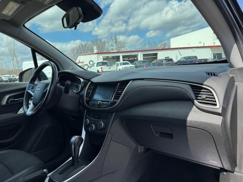 Used 2017 Chevrolet Trax LT w/ LT Convenience Package image 19