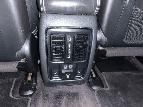 Used 2017 Jeep Grand Cherokee Overland image 11