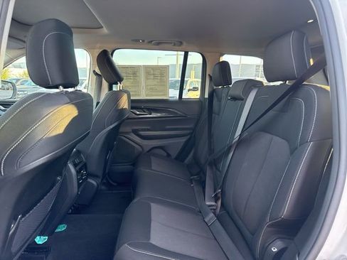 Used 2023 Jeep Grand Cherokee Laredo image 25
